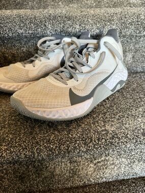 Nike Light Gray White Performance Sneakers